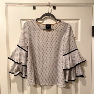 W5 polka dot top with ruffle sleeves, medium